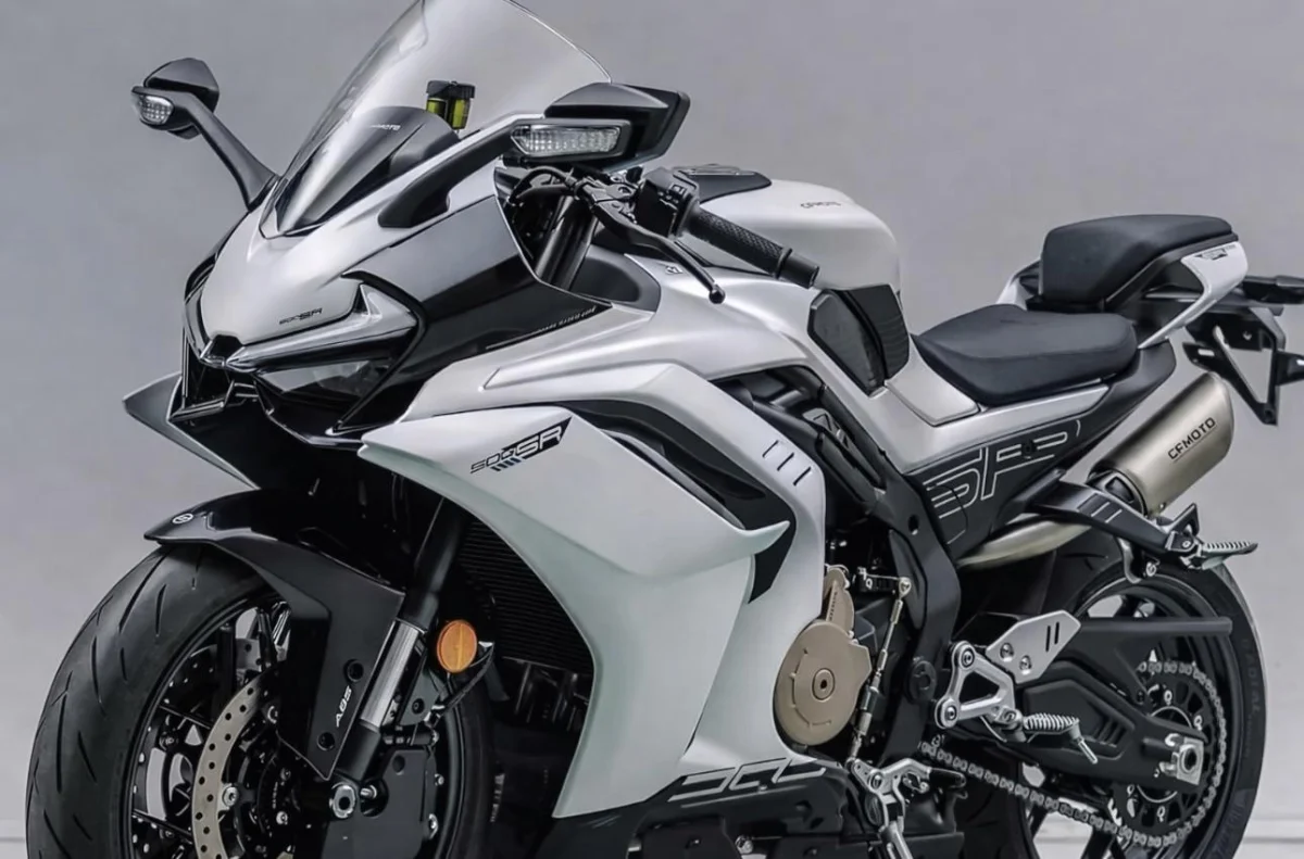 CFMoto 500 SR : une moto 4 cylindres de 82 ch à 3 650 €