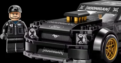La Mustang Hoonicorn de Ken Block débarque en LEGO dans un drop explosif