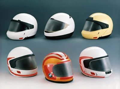 BMW Motorrad célèbre 50 ans de casques : qu'apporte le nouveau System 8 à 800 € ?