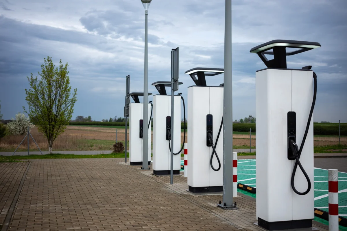 Encore 30 000 bornes de recharge rapide à déployer sur nos autoroutes d'ici 2030