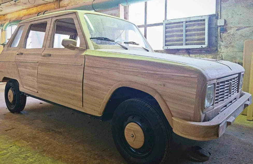 Landes : Il construit une Renault 6TL de 1976... en bois !