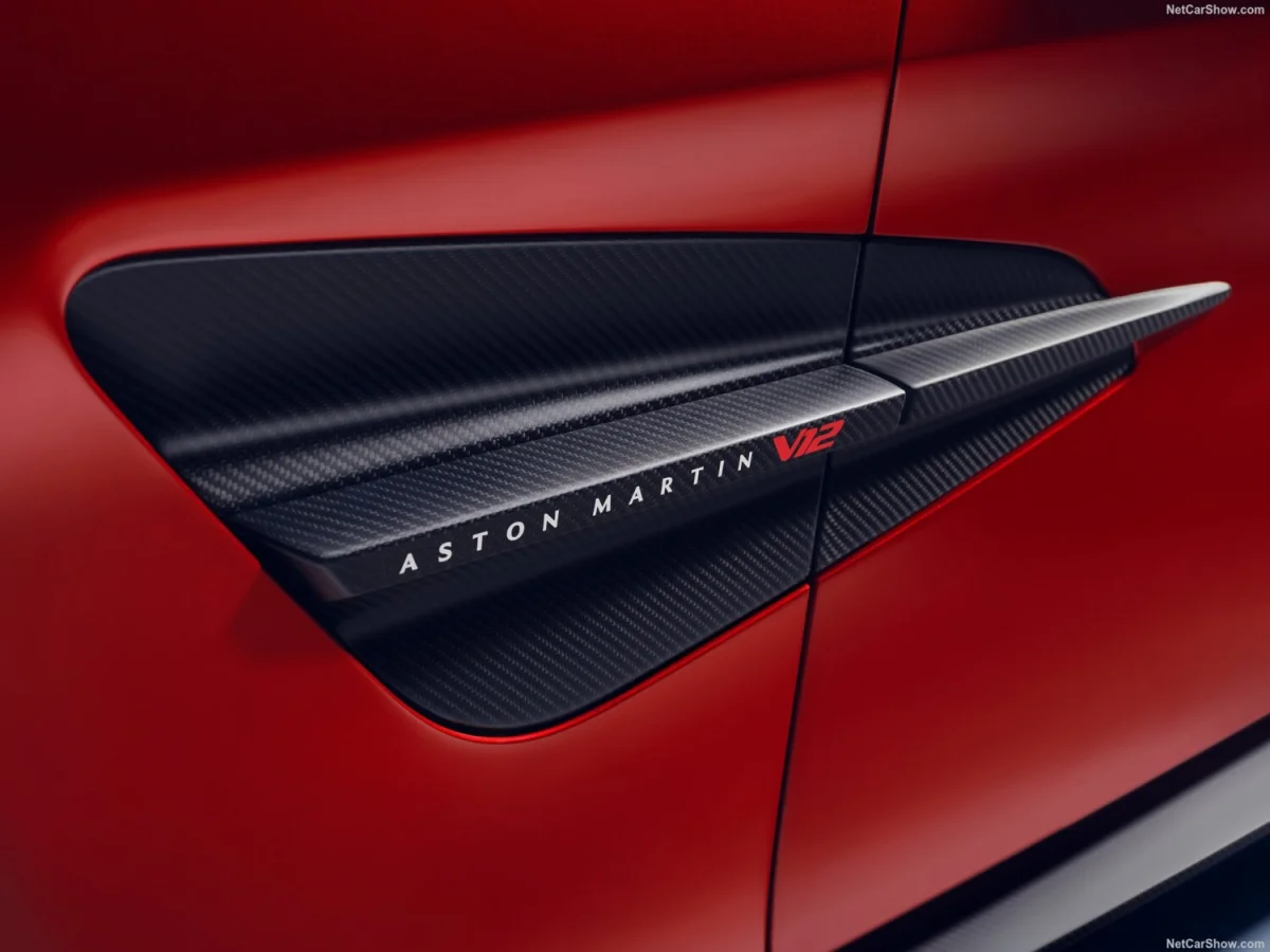 Aston Martin dans la tourmente : quand un géant chinois observe depuis les coulisses