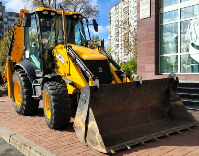 Royaume-Uni : Ivre et drogué, ce père de famille devient fou, vole un engin de chantier et sème la panique en plein centre-ville
