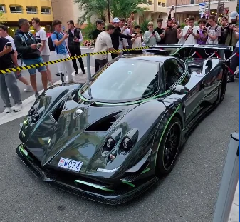 Fernando Alonso se promène au volant de sa nouvelle Pagani Zonda Diamante Verde