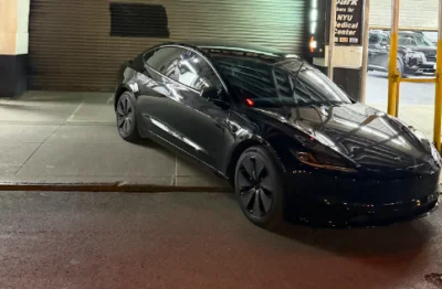 Il parcourt 4459 kilomètres en Tesla, sans intervention humaine, et c'est un record