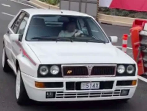 Monaco : Fernando Alonso aperçu au volant d'une mythique Lancia Delta HF Integrale Martini 6