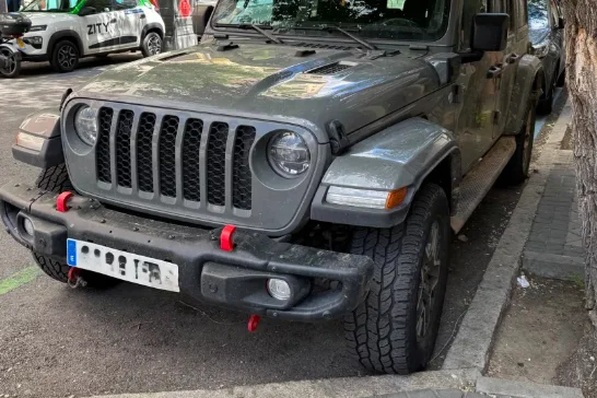 Espagne : Cette Jeep Wrangler de 381 chevaux possède la vignette 0 émission et certains n'en reviennent pas