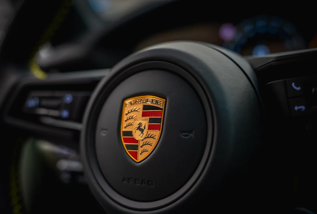 Alsace : Un homme tentait de voler des Porsche, les policiers l'arrêtent avec comme butin... une montre de la marque