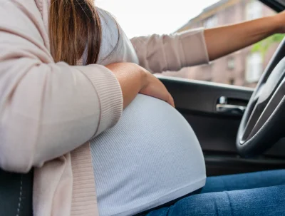 Isère : Il s'arrête pour aider une automobiliste en panne et tombe sur... un accouchement