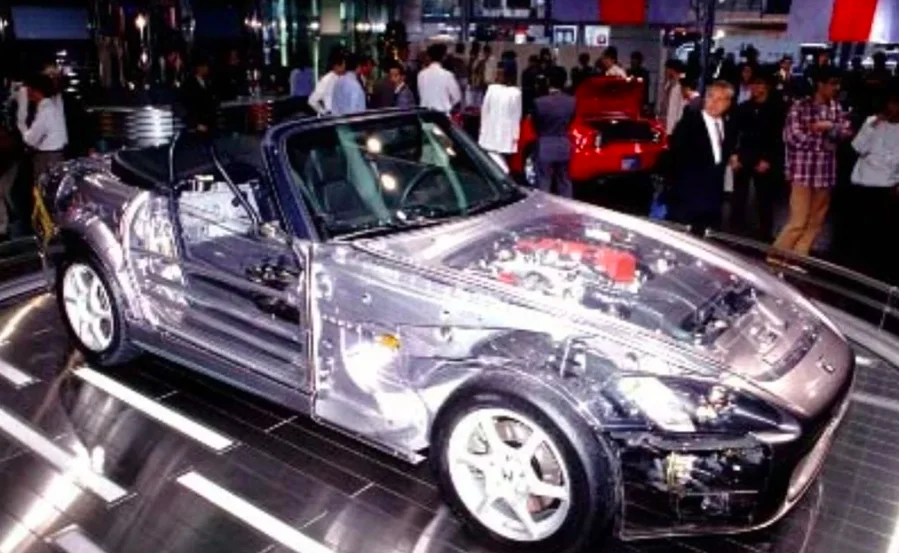 Honda invente une carrosserie transparente afin de montrer l'ingénierie de pointe de sa S2000