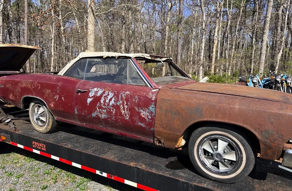 Cette Chevrolet Chevelle décapotable de 1966 a besoin d'une restauration complète