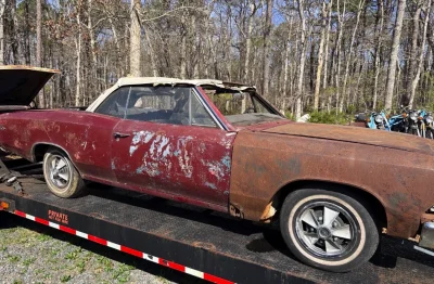 Cette Chevrolet Chevelle décapotable de 1966 a besoin d'une restauration complète