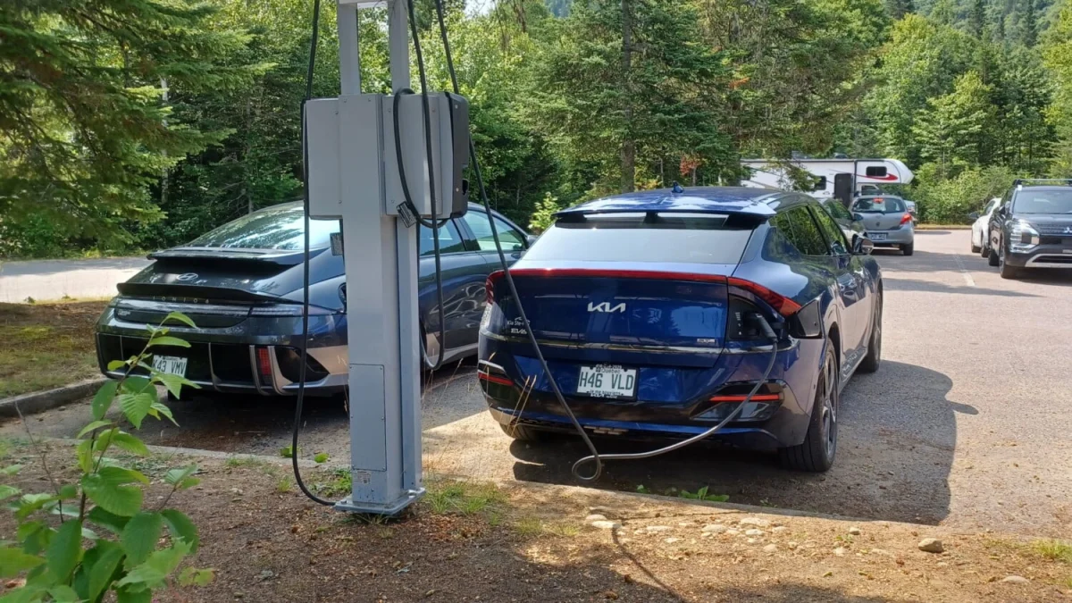 Près de 75 % de hausse : les voitures électriques explosent soudainement au Canada