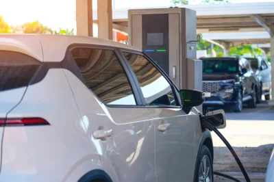 Voiture électrique aux États-Unis : une taxe annuelle fait polémique