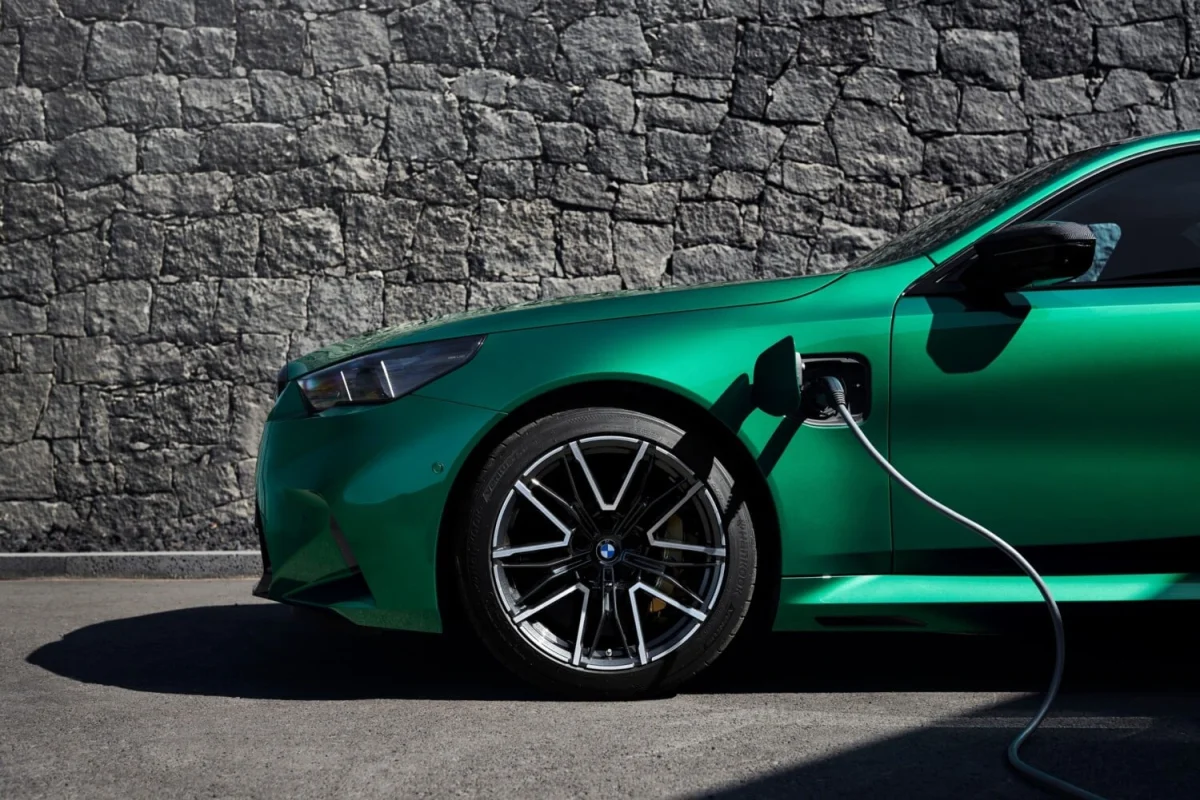 "Si personne ne recharge, la puissance pourrait être réduite" : BMW souhaite sanctionner les propriétaires d'hybrides rechargeables qui ne rechargent pas leur batterie