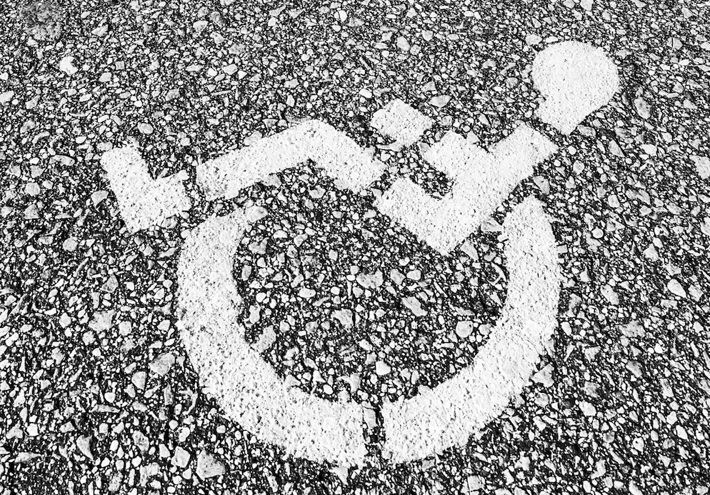 Lorraine : Il laisse sa voiture au pneu crevé sur une place handicapée et se la fait embarquer deux mois à la fourrière