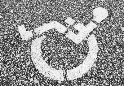 Lorraine : Il laisse sa voiture au pneu crevé sur une place handicapée et se la fait embarquer deux mois à la fourrière