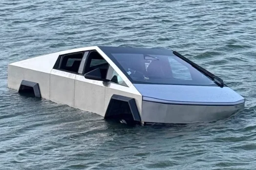 Texas : Il tente d'utiliser le Cybertruck dans l'eau, le noie, l'abandonne et termine au poste
