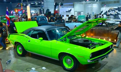 Thaïlande : Après 35 ans dans un hangar, cette Hemi Cuda de 1970 a été repeinte et aurait pu être vendue 430.000 euros