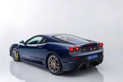 La première Ferrari 430 Scuderia est mise aux enchères et elle n'a que 20.000 kilomètres au compteur