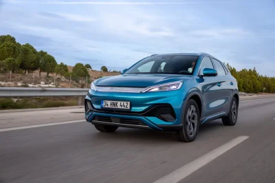 Les voitures électriques chinoises accélèrent encore en Europe… et certains constructeurs commencent à souffrir