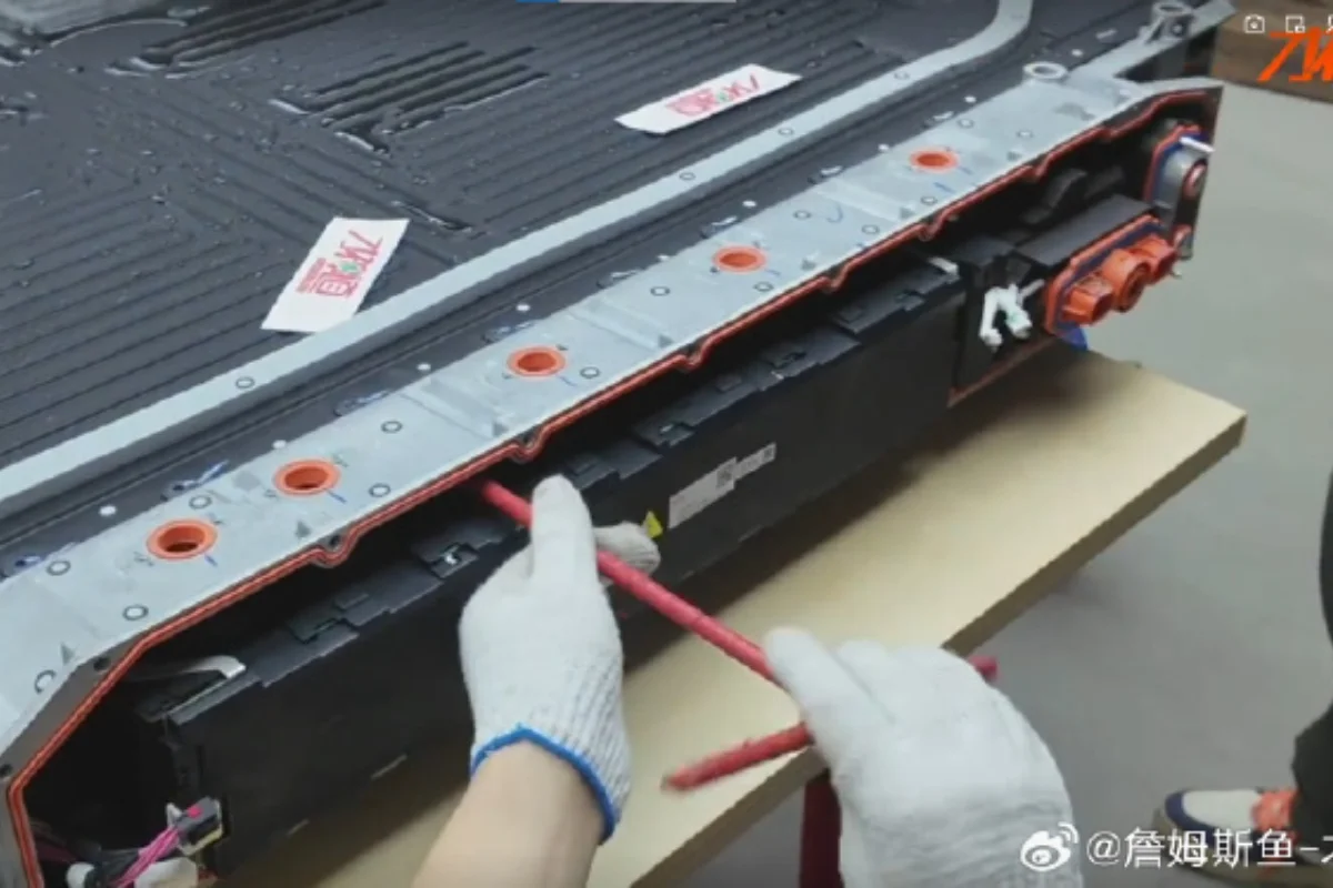 Percée, sciée, martelée pendant 8 heures : la batterie de BYD affiche un résultat bluffant