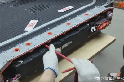 Percée, sciée, martelée pendant 8 heures : la batterie de BYD affiche un résultat bluffant