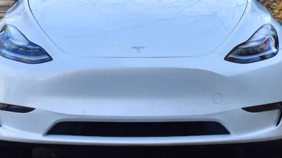 A9 : Une Tesla arrêtée à la frontière avec vingt-six pains de drogue cachés dans la voiture