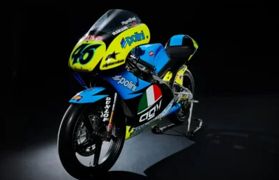 L'Aprilia RS125R avec laquelle Valentino Rossi a remporté sa première course 125cc vendue plus chère qu'une Porsche 911 Carrera neuve