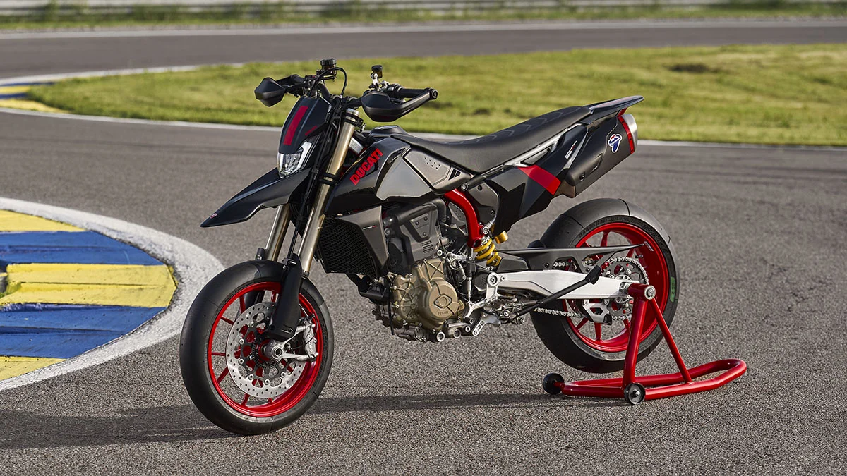 Ducati présente la nouvelle Hypermotard 698 Mono Nera