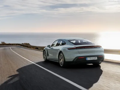 Porsche arrête la production du Taycan : l'électrique de luxe en panne de demande