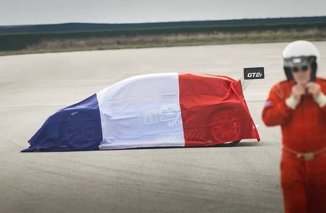 Cévennes : Ce passionné invente THE TOY, une voiture de 600.000 euros Made in France écoresponsable