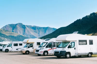 Camping-car : quel permis faut-il vraiment pour prendre la route sans problème ?