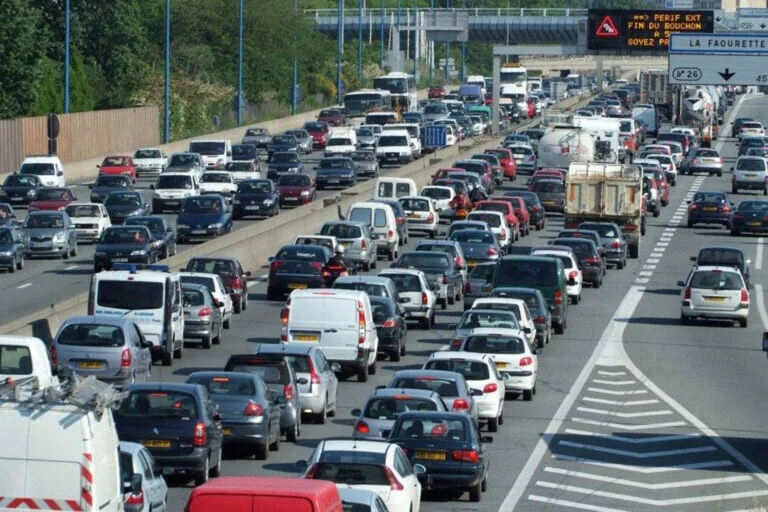 Stellantis et Volkswagen face à des milliards d'amendes CO2 en Europe