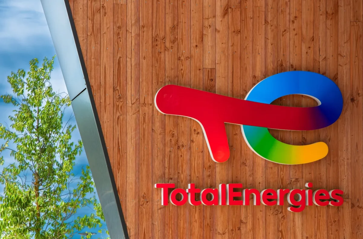 Après avoir absorbé une grande partie du marché, TotalEnergies pourrait encore renforcer son emprise sur les stations-service françaises