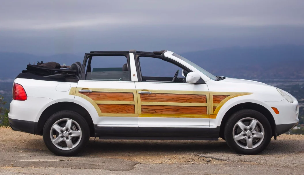 Ce Porsche Cayenne décapotable unique avec 228.000 kilomètres au compteur a été vendu 9400 euros