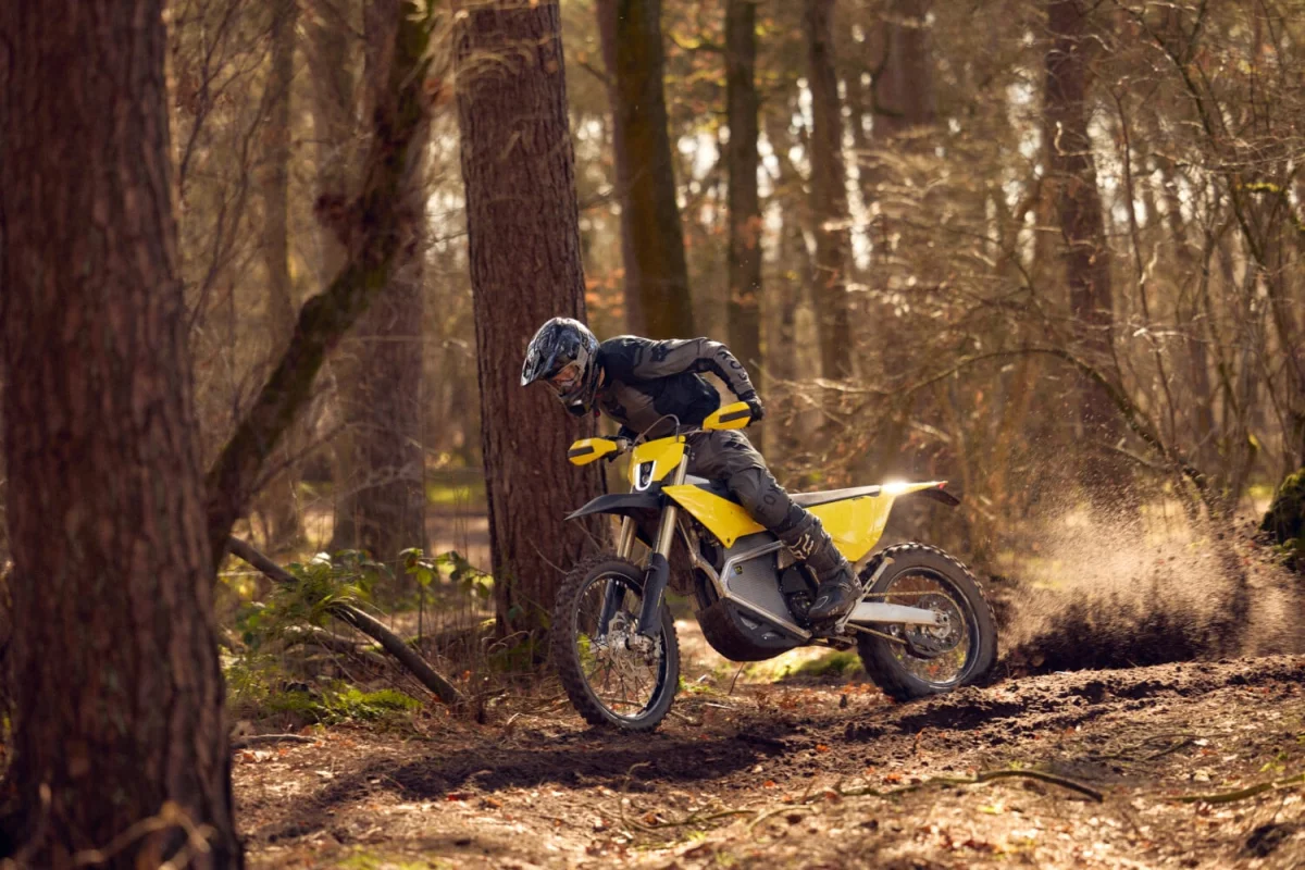 Radian EXR : cette enduro électrique de 70 ch à batterie interchangeable fait trembler les 450 cm3