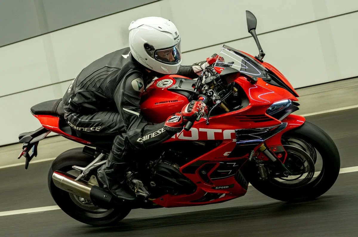 QJMotor SRK 800 RS (2026) : 122 ch pour moins de 10 000 € !