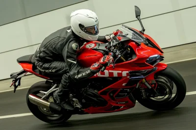 QJMotor SRK 800 RS (2026) : 122 ch pour moins de 10 000 € !