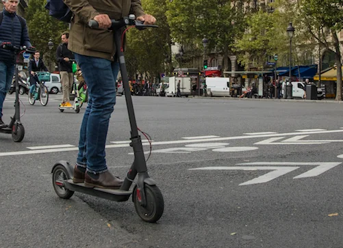 Barcelone : Arrêté en trottinette sans permis, il pouvait rouler à 139 km/h
