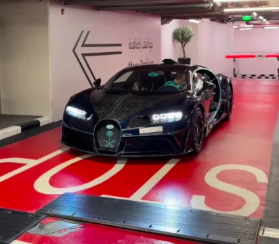 Dubaï : Une Bugatti Chiron Mansory Centuria d'une valeur de 4,2 millions d'euros aperçue
