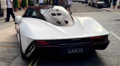 Londres : Dans cette McLaren Speedtail de route, le conducteur se place au milieu, comme dans une Formule 1