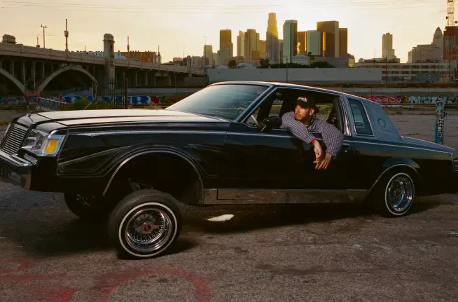 Miami : Lewis Hamilton essaie le lowrider en Buick Regal de 1984 et hallucine avec ses suspensions