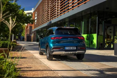 Hybrides rechargeables : ce constructeur chinois est leader des ventes en France !