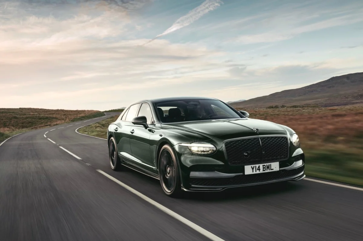 Un palace roulant de 680 chevaux : la Bentley Flying Spur s'offre une cure de jouvence