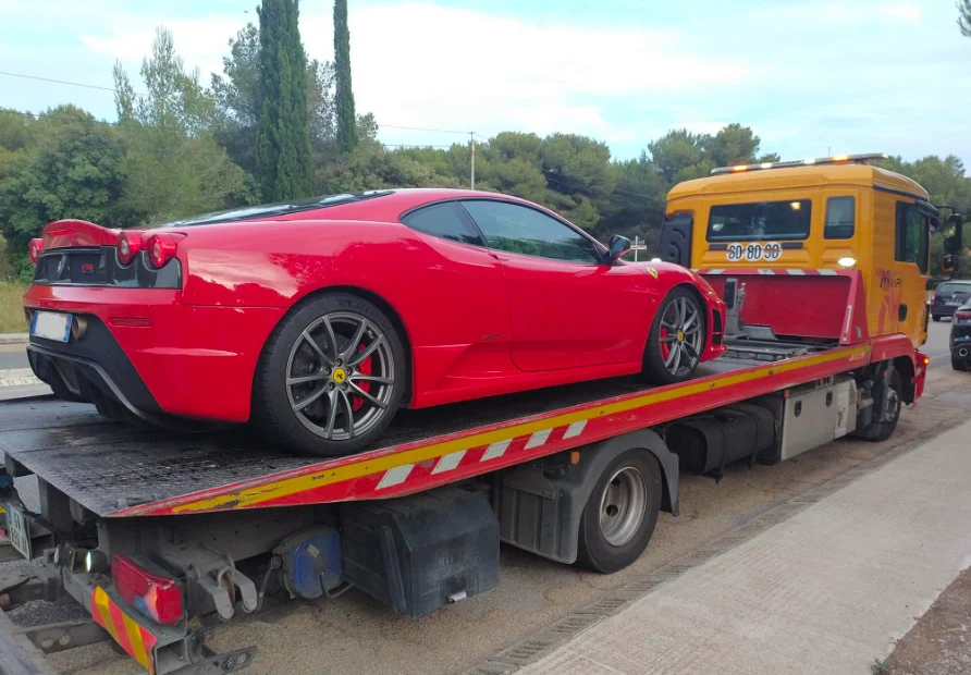 Bouches-du-Rhône : À 232 km/h sur une route nationale en Ferrari 430, il termine sans permis et sans voiture