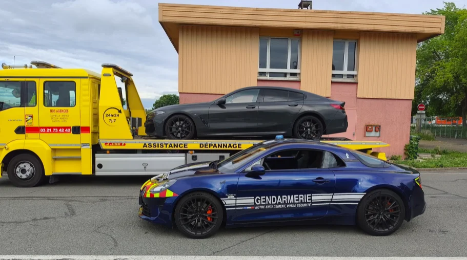 Pas-de-Calais : Les gendarmes sortent l'Alpine pour arrêter un automobiliste à 207 km/h en BMW