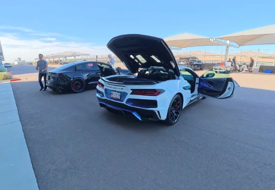 Texas : Une Chevrolet Corvette ZR1X défie une Tesla Plaid, le résultat est bluffant