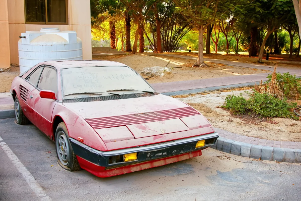 Ferrari, Lamborghini, Porsche...: ces supercars abandonnées à Dubaï cachent une immense arnaque