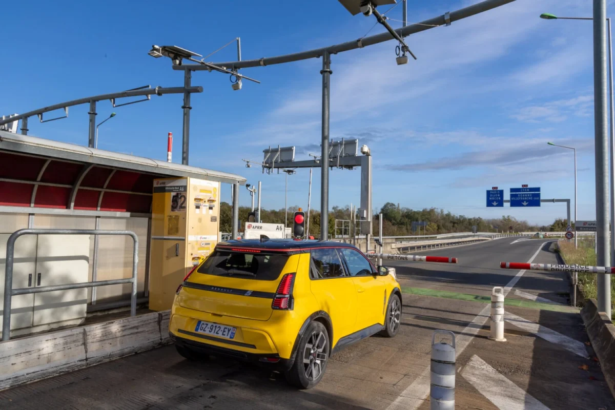 Nous avons tenté Nice–Paris en Renault 5 électrique : 1 000 km pour vérifier si elle peut vraiment tout faire